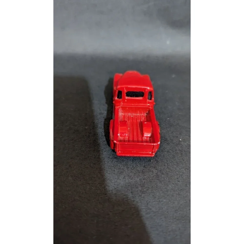 Red Hot Wheels Metal‎ Die-Cast Pickup Truck Toy With Flame Decals 2005 2014 3: